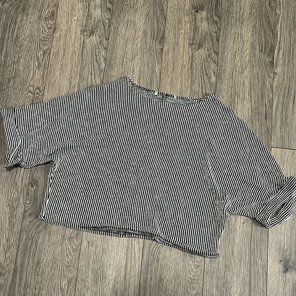 Striped crop top - Picture 1 of 2